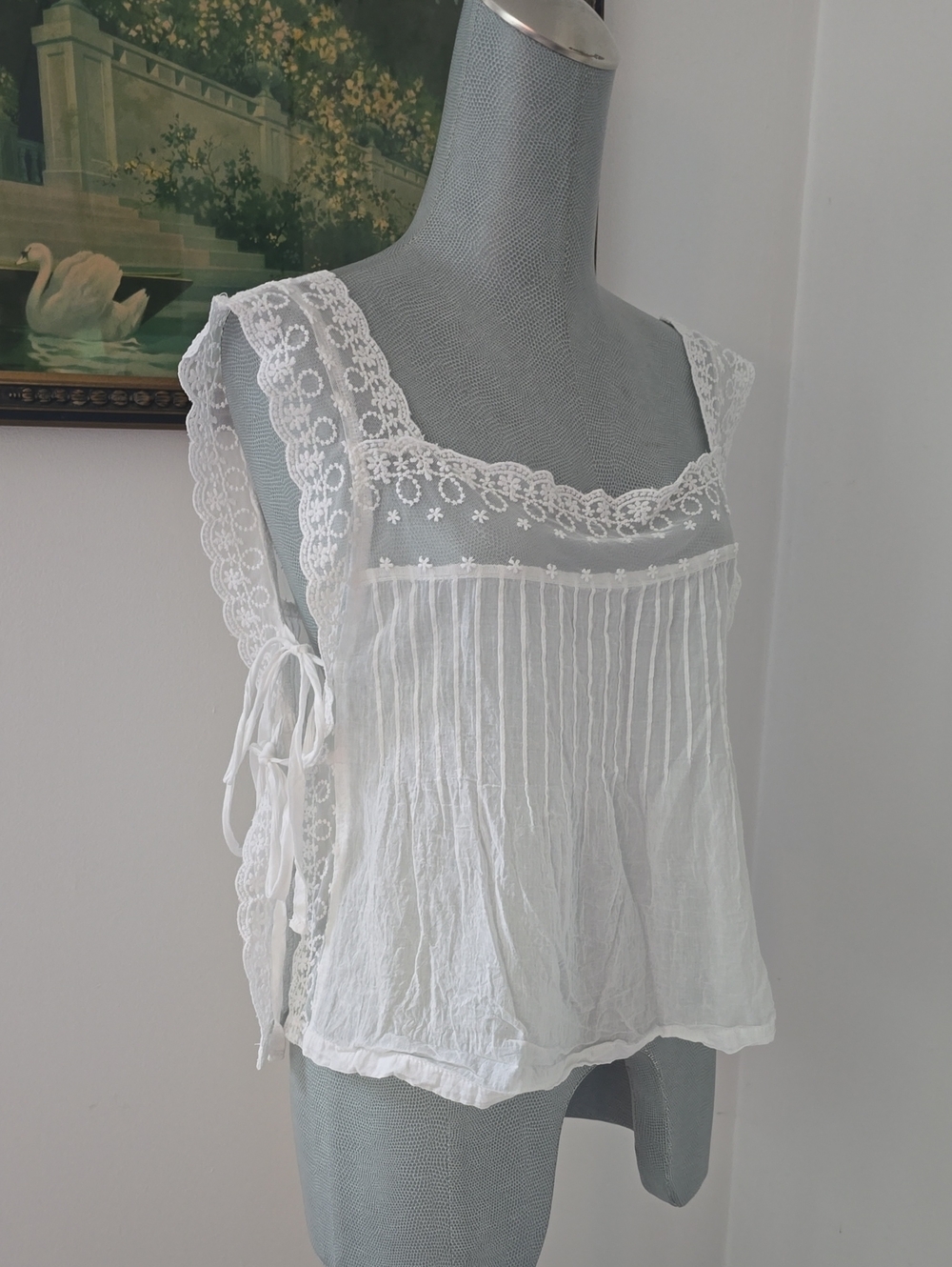 Lara Daisy | White Lace Paneled Cotton Top